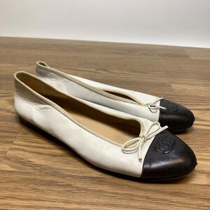 Chanel CC Ballerina Ballet Flats White Black Cap Toe Calfskin Leather Size 39